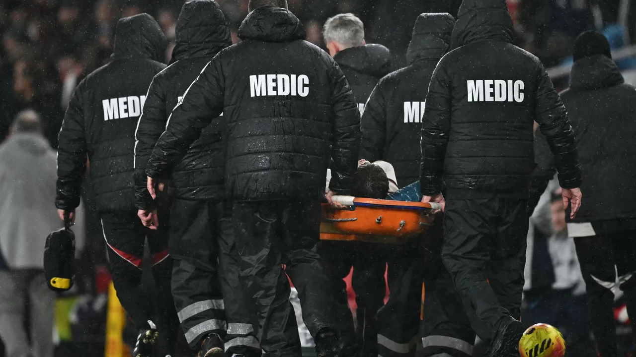 مواجهة قوية.. دموع لاعب ليفربول وسلوك مثير للجدل من نجم آرسنال